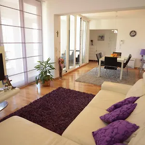 Base Bridge - Centre - Free Parking Apartment Zadar